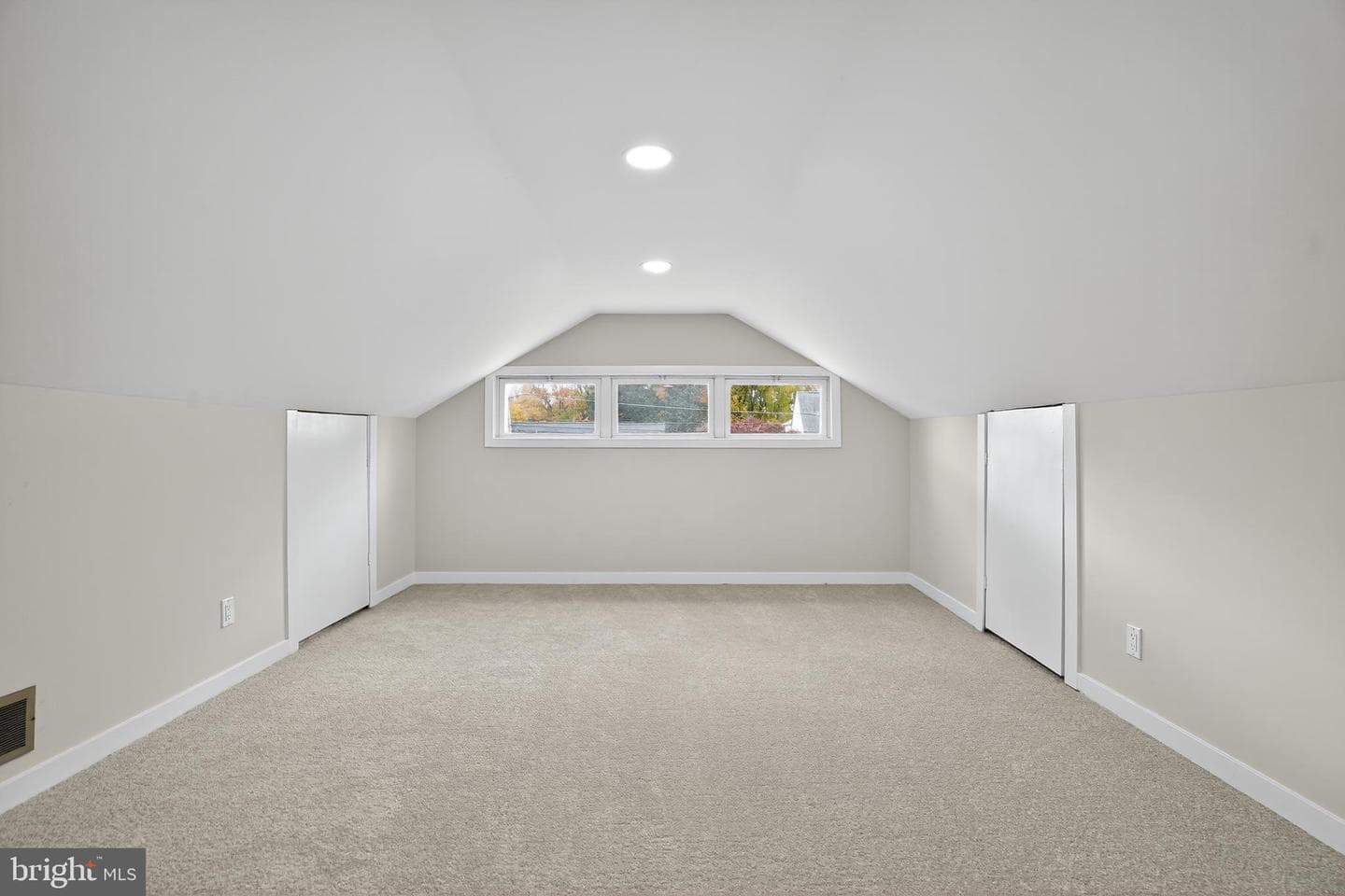 635 Grand Avenue photo 32