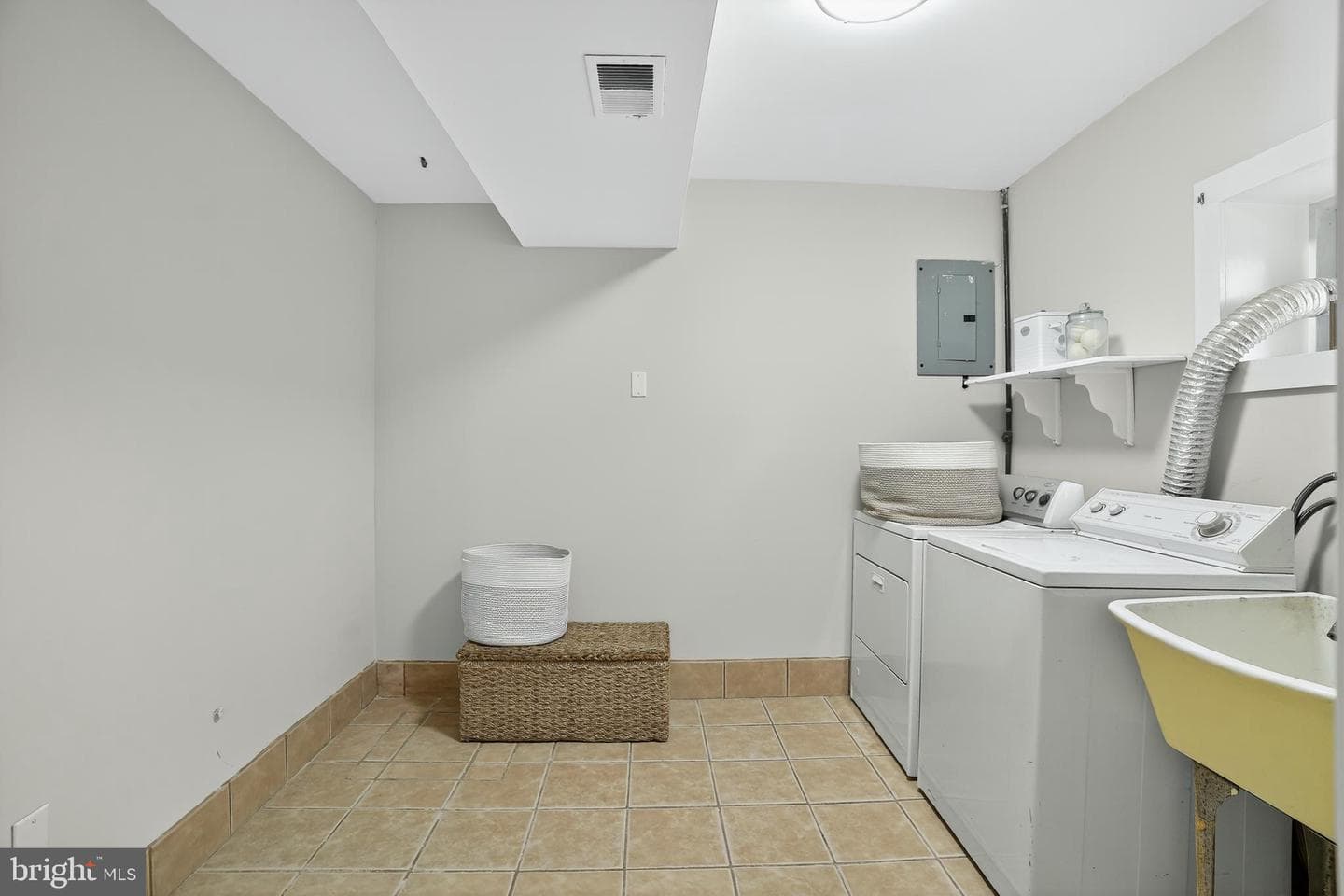 635 Grand Avenue photo 34