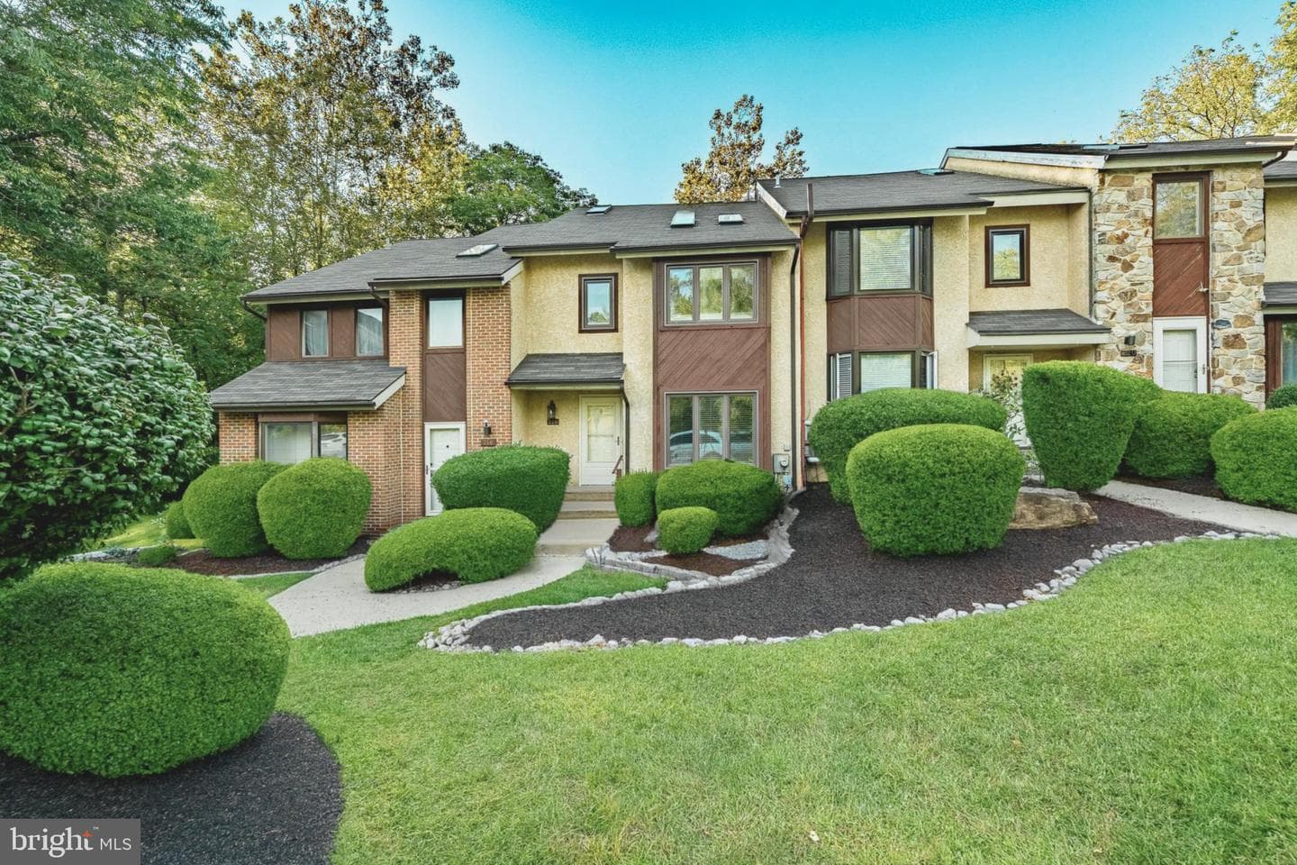 216 Northbrook Drive photo 2
