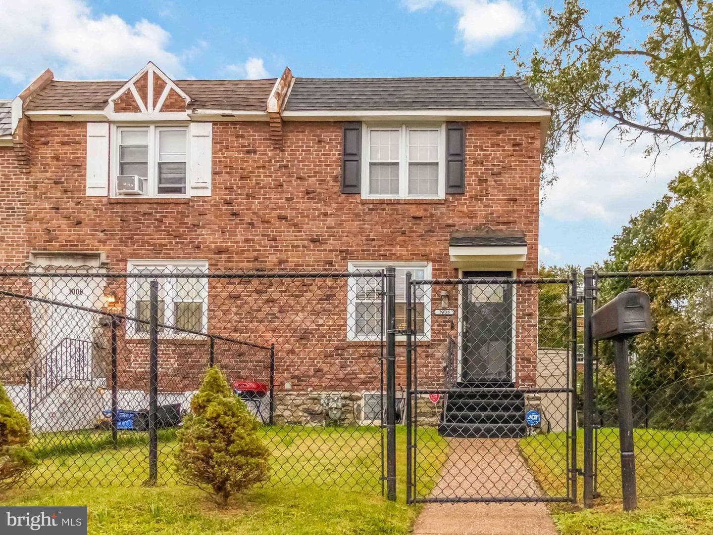 1008 Springfield photo 3