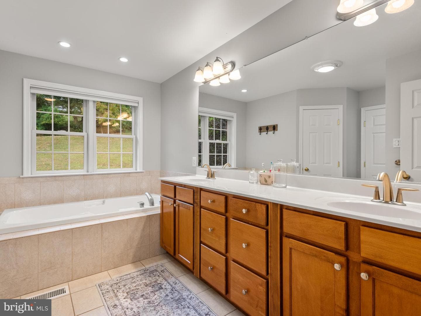 209 Martins Lane photo 28