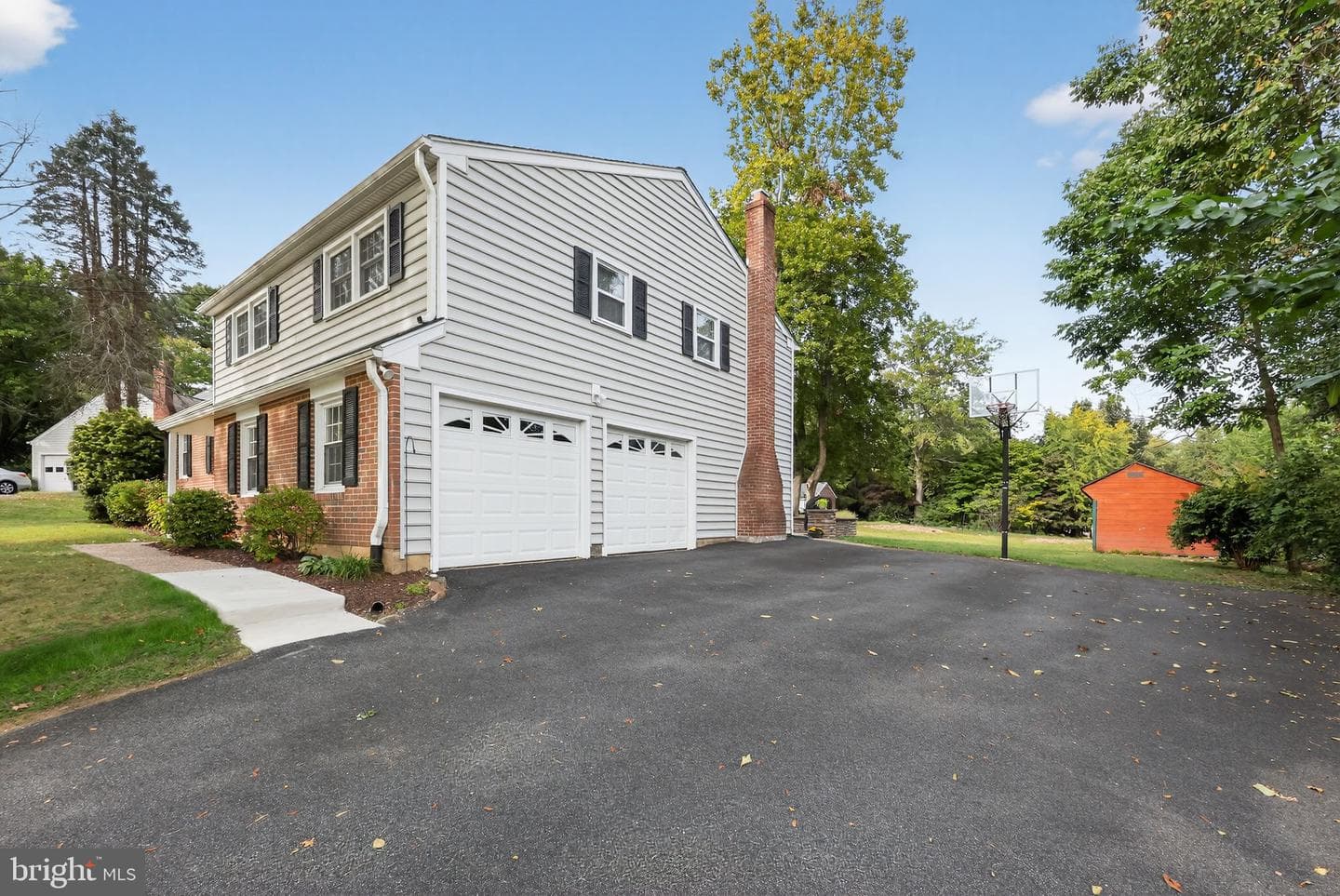202 Fairfield Drive photo 2