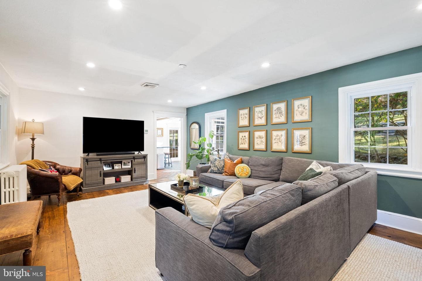 106 Manchester Road photo 4