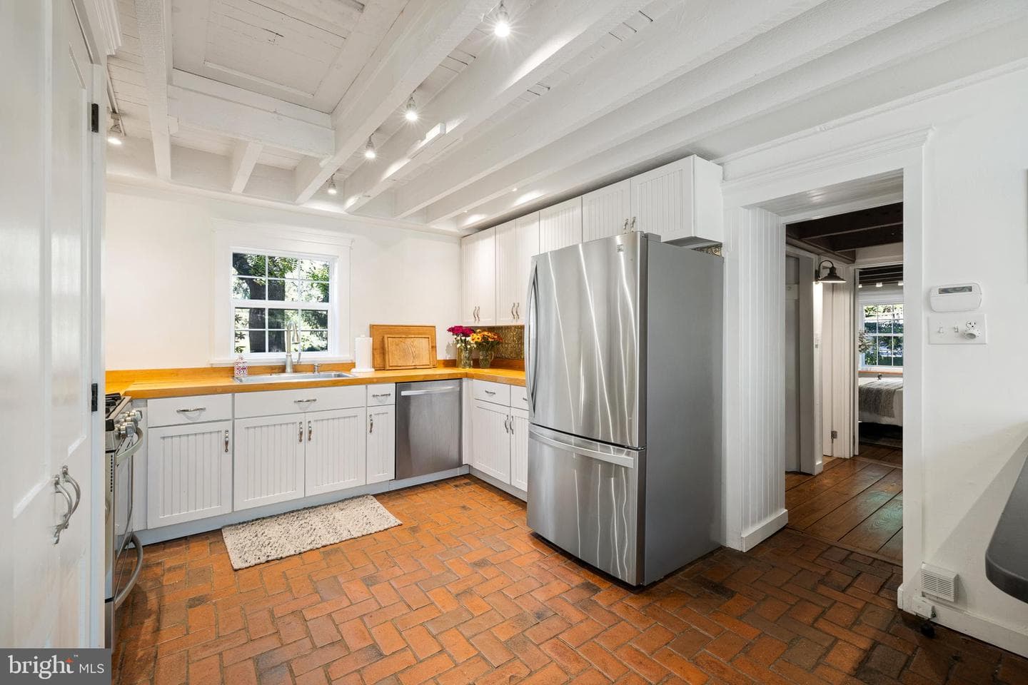 106 Manchester Road photo 7