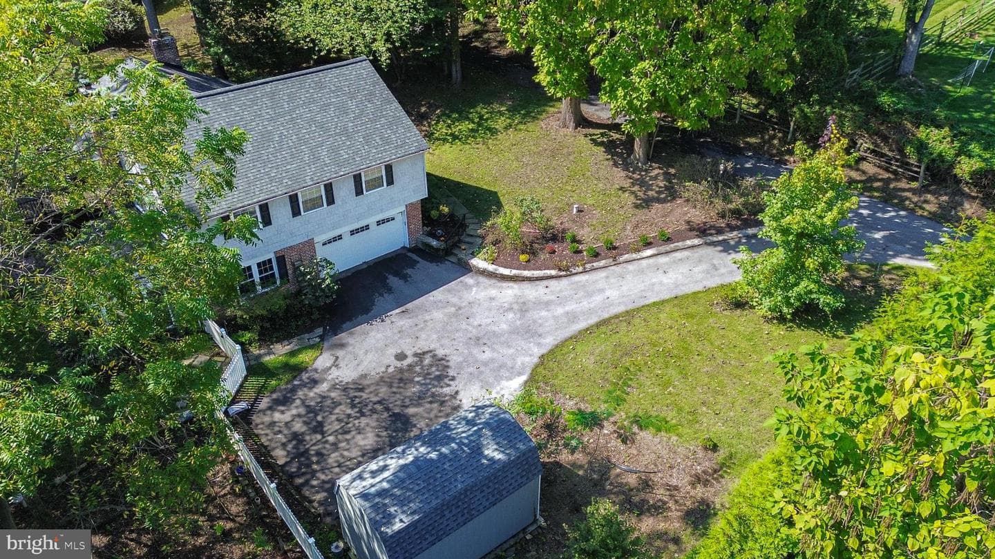 621 Berry Lane photo 38