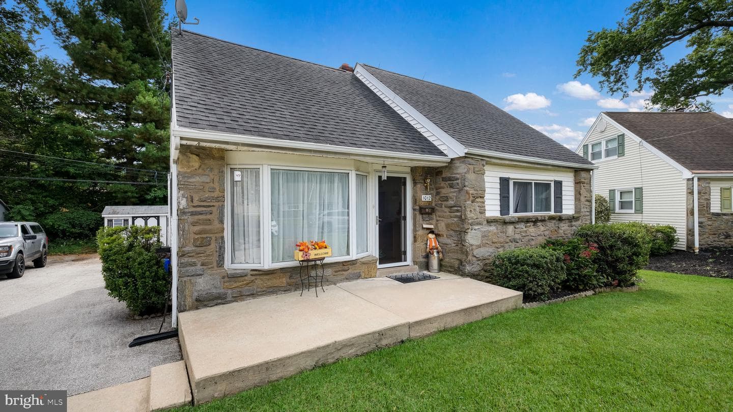 1012 Brook Avenue photo 3