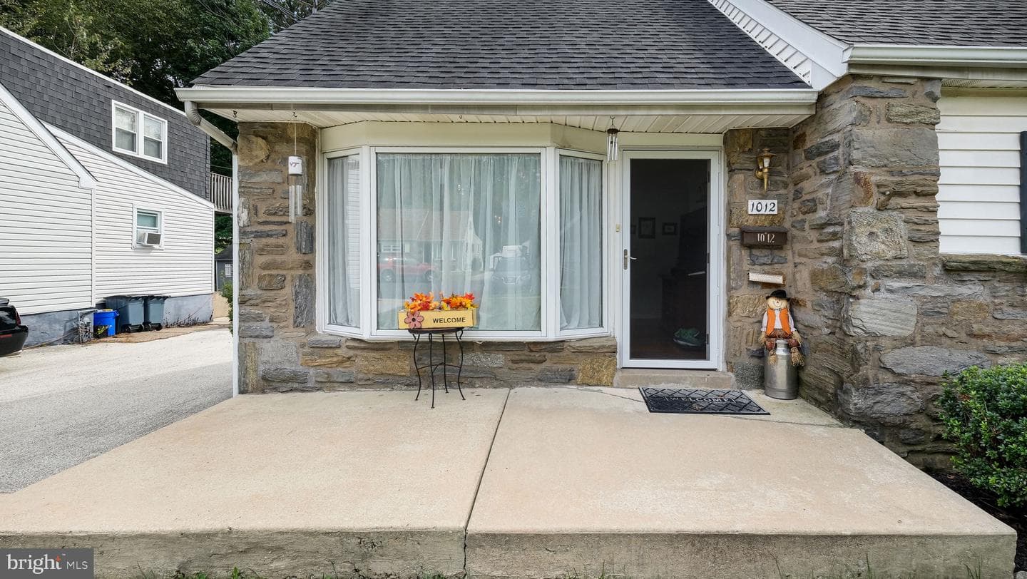 1012 Brook Avenue photo 4