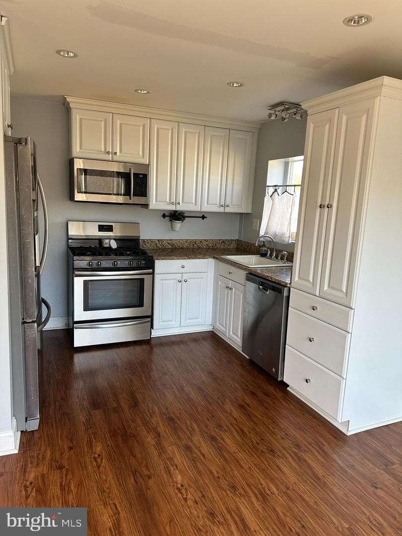 226 W Sylvan Avenue photo 9