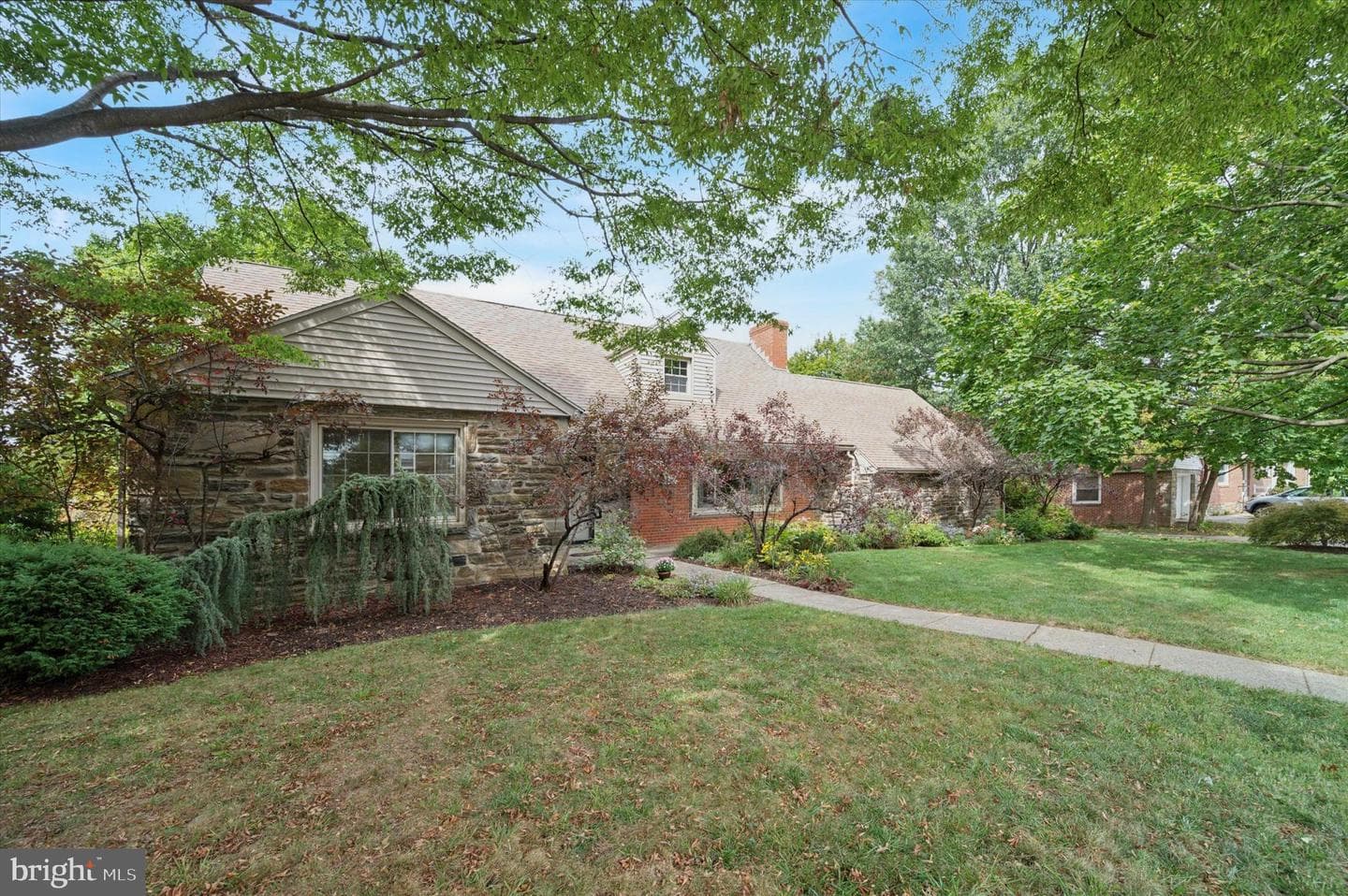 2221 Hillcrest Road photo 4