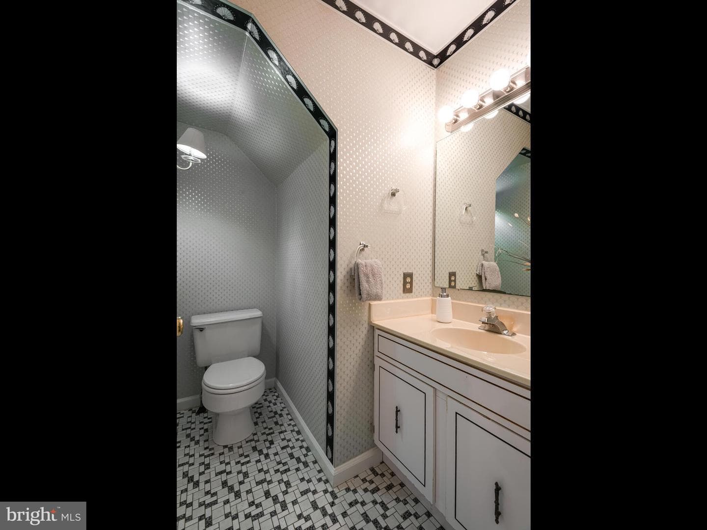 114 Dundee Mews photo 14