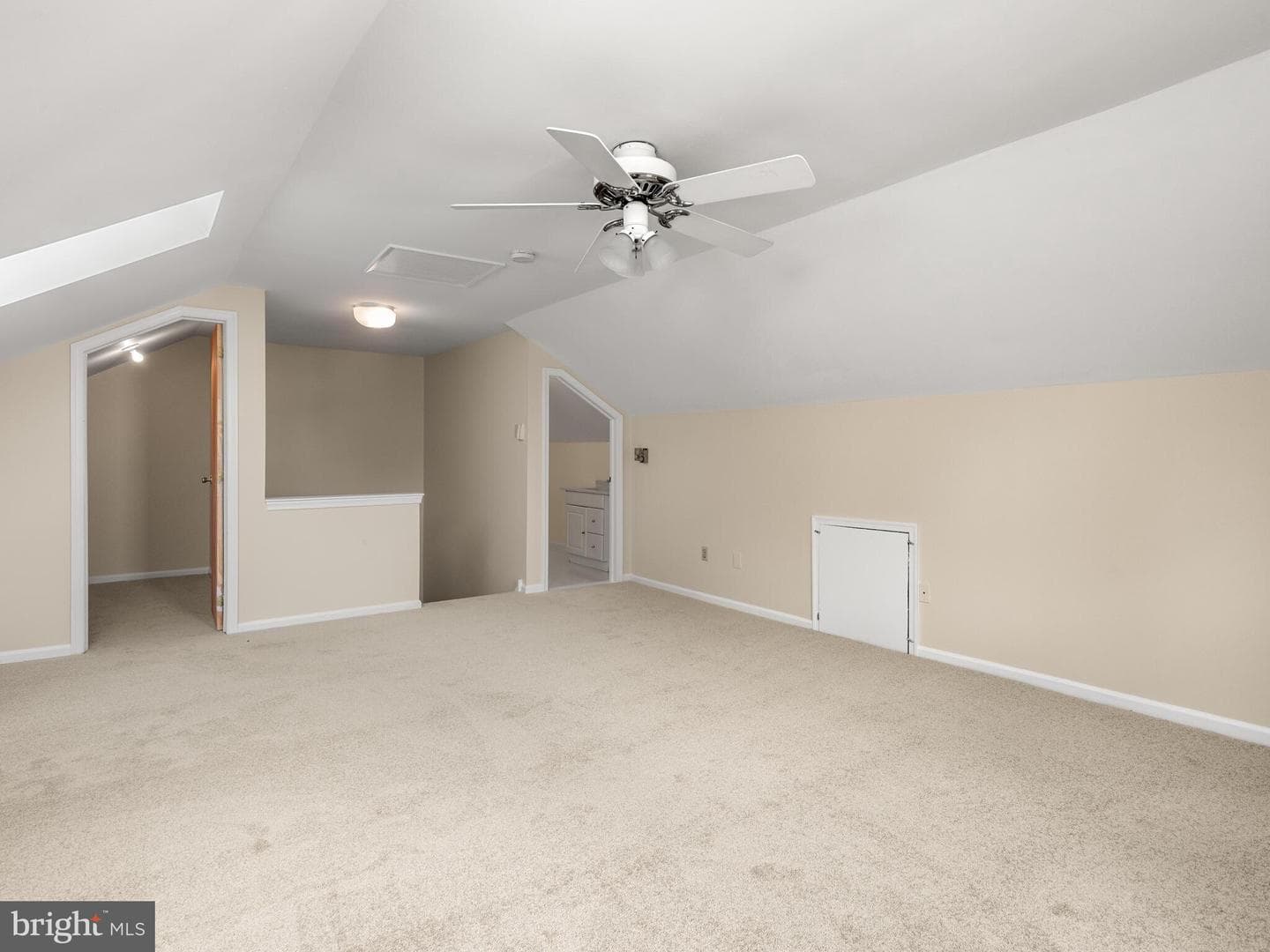 114 Dundee Mews photo 29