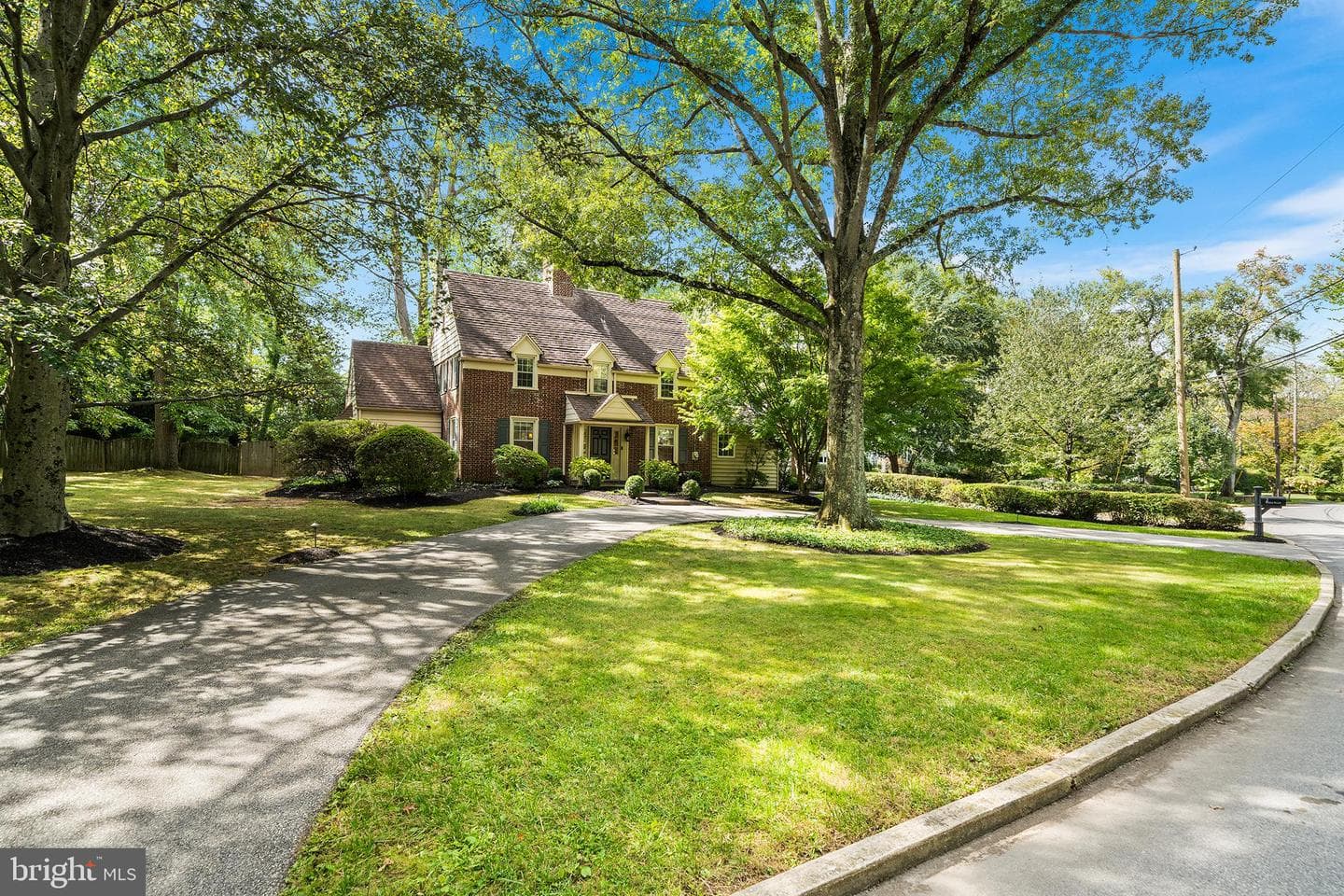 2 Forest Road photo 2
