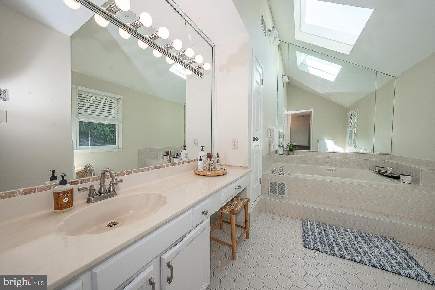 215 Cornell Drive photo 31