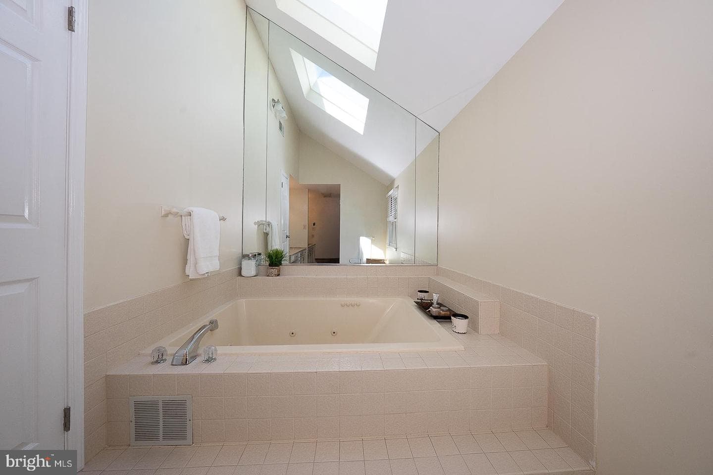 215 Cornell Drive photo 32