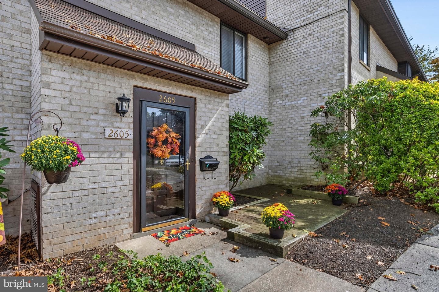 2605 Red Oak Circle photo 2