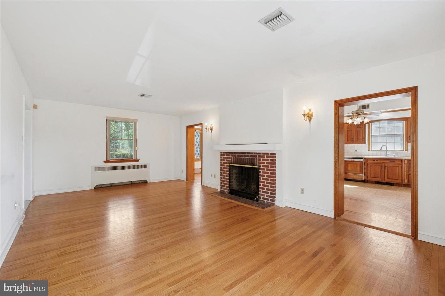 614 Saxer Avenue photo 4