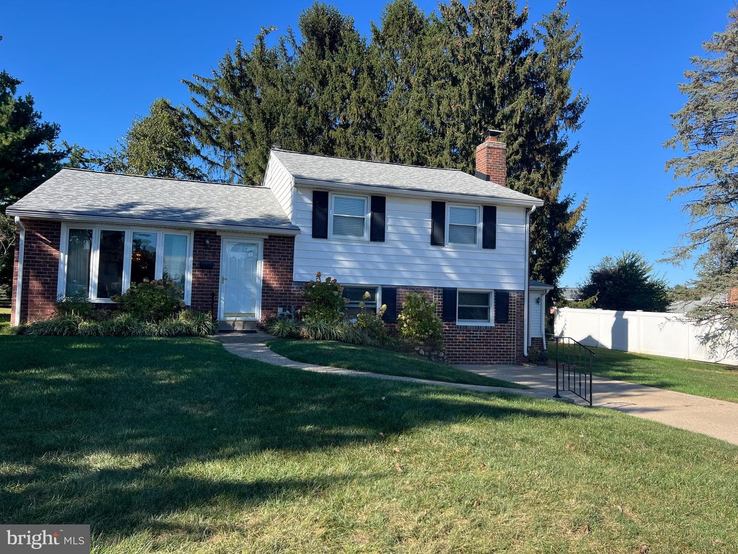 457 Kennerly Road photo 1