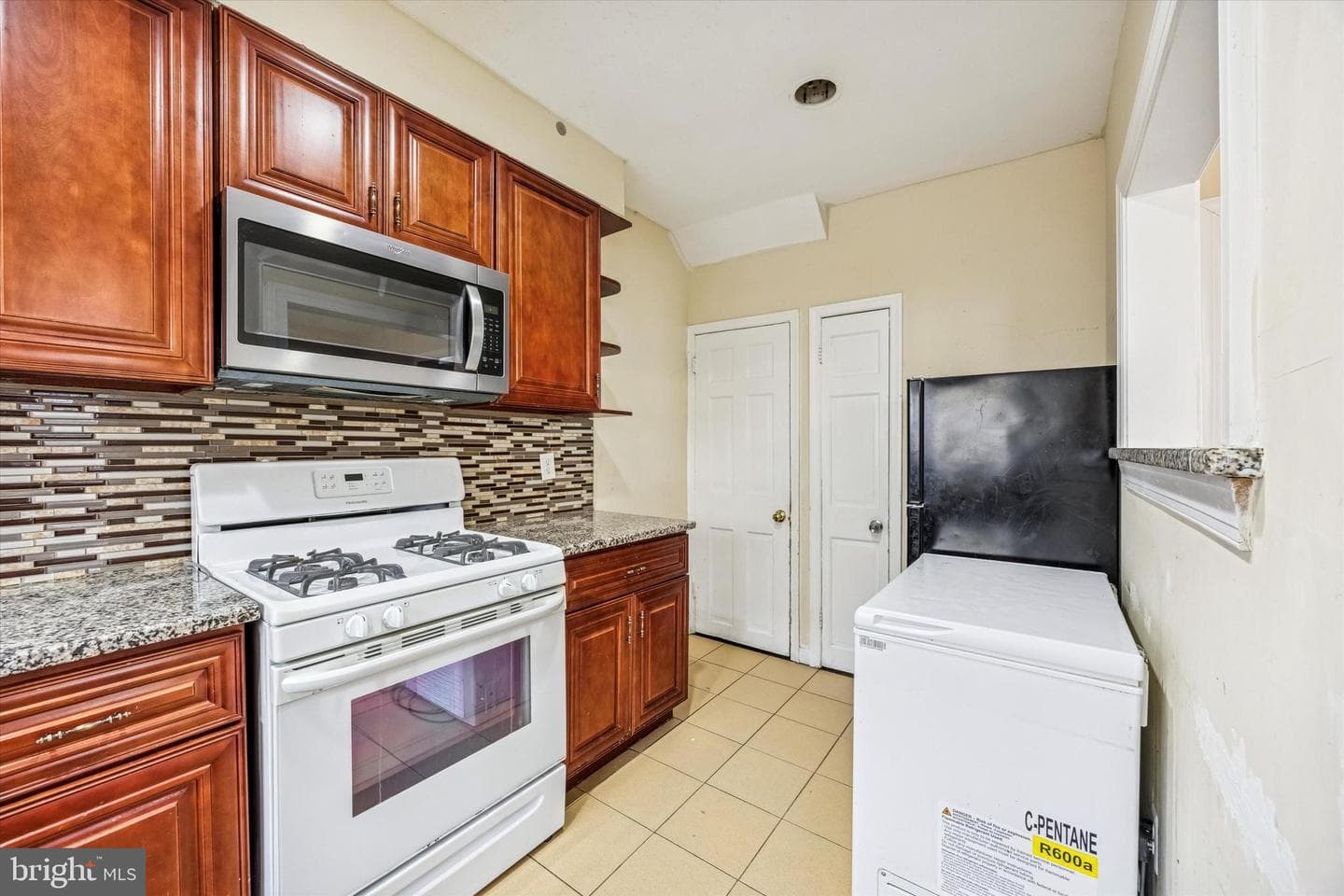 253 Shirley Road photo 4