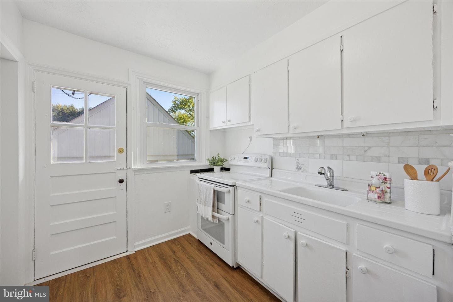 1228 Old Lane photo 8