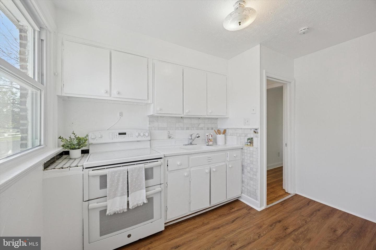 1228 Old Lane photo 9