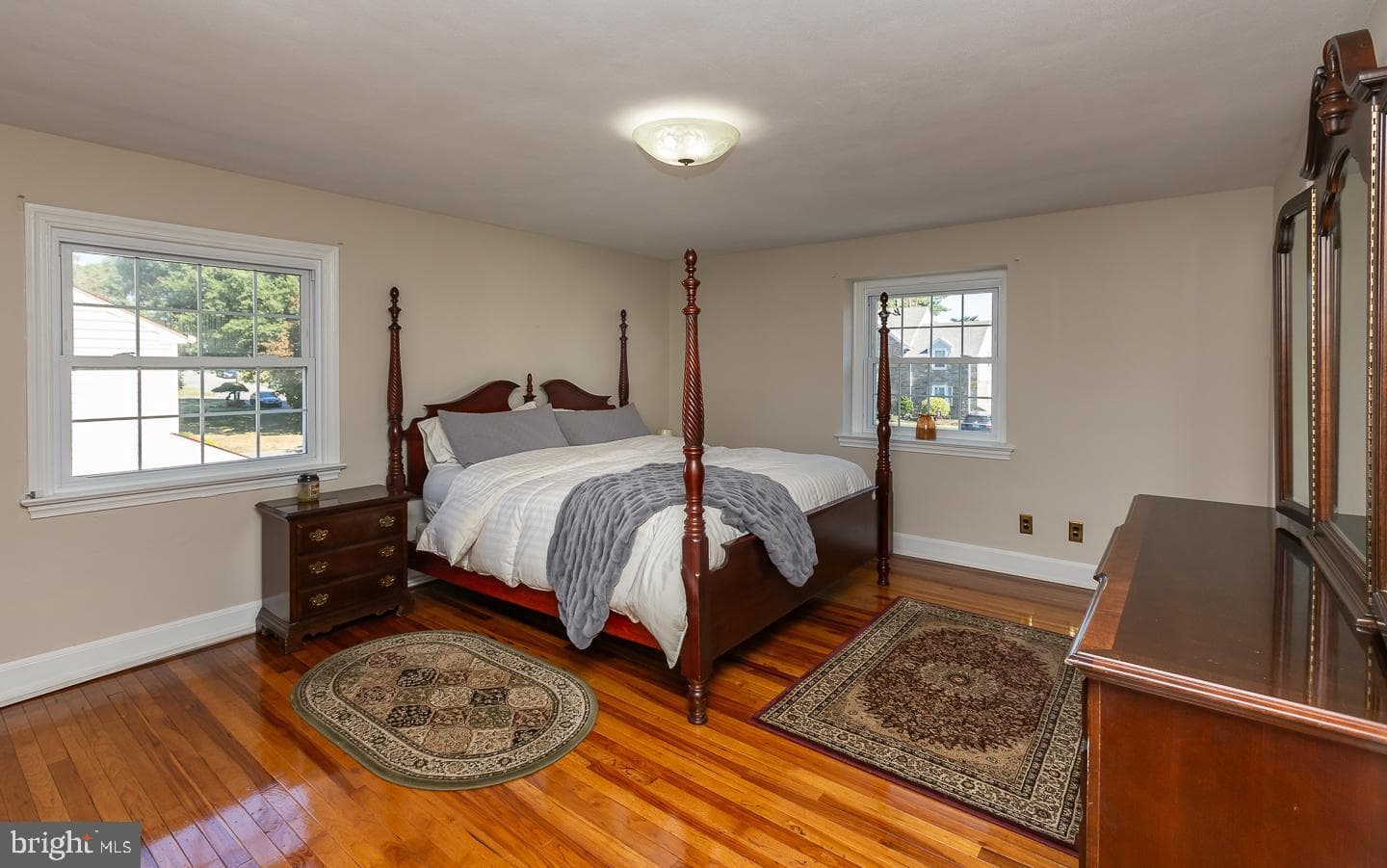 6 N Lexington Avenue photo 18