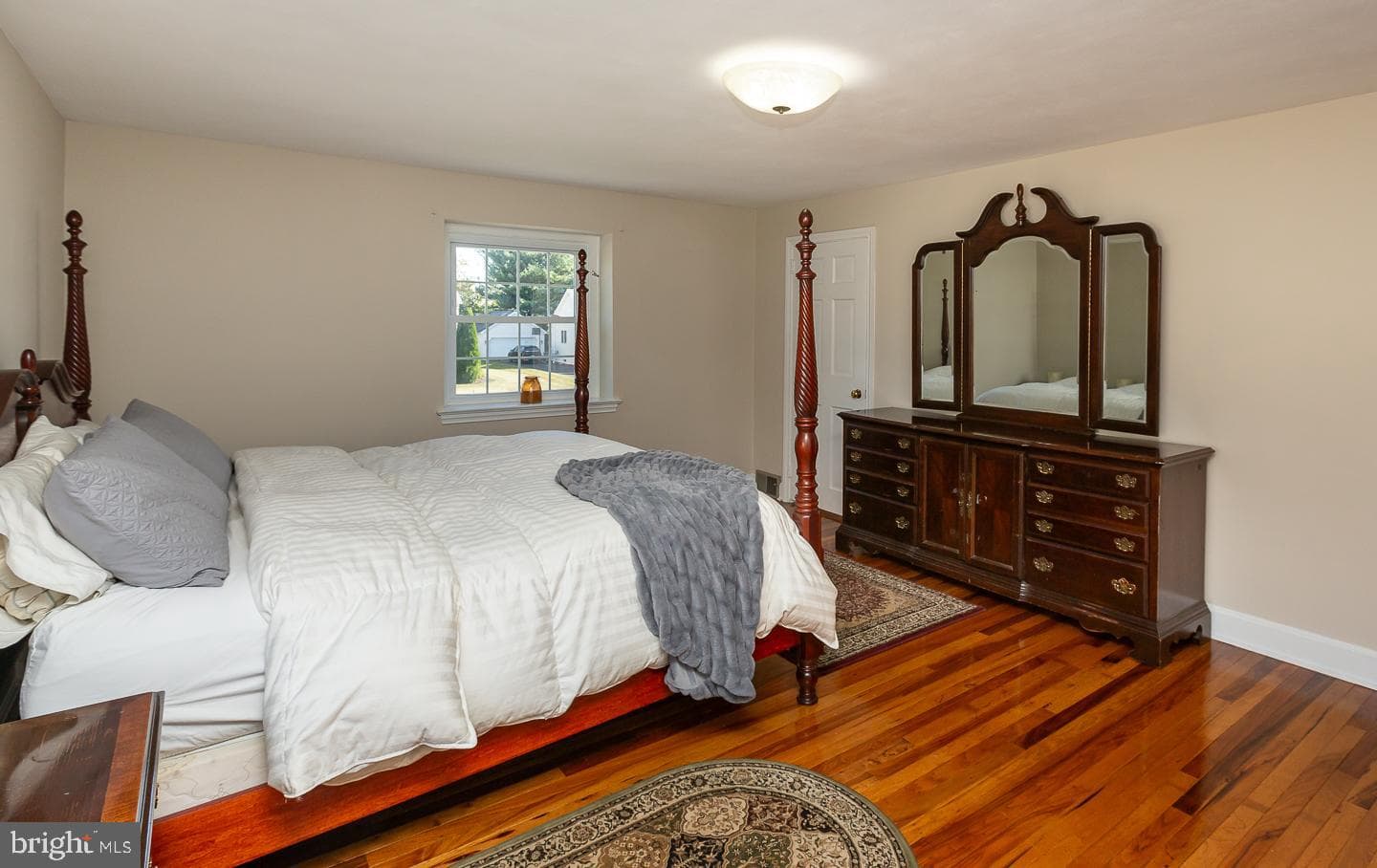 6 N Lexington Avenue photo 19