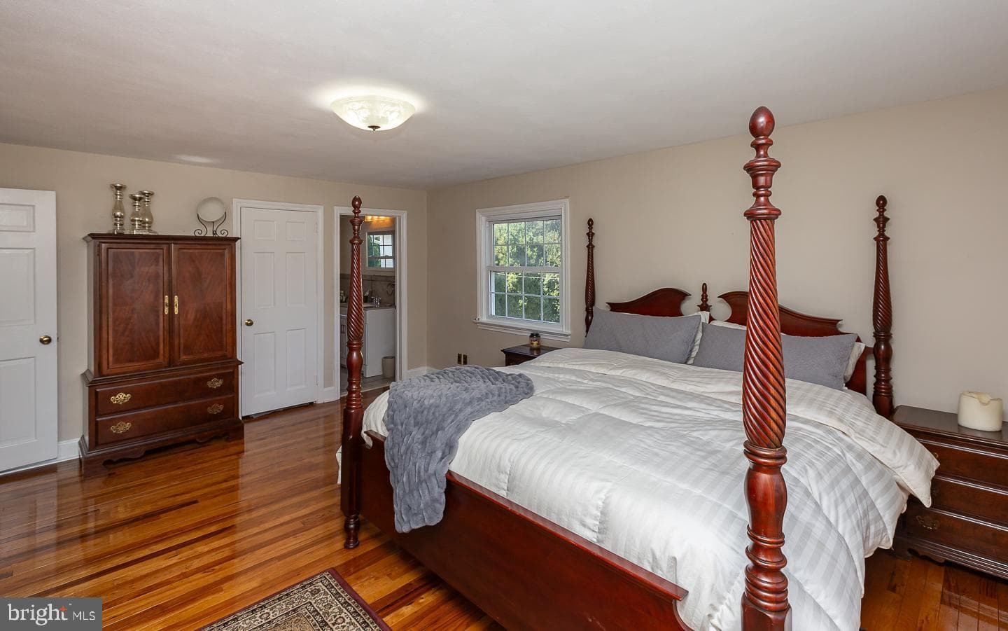 6 N Lexington Avenue photo 20
