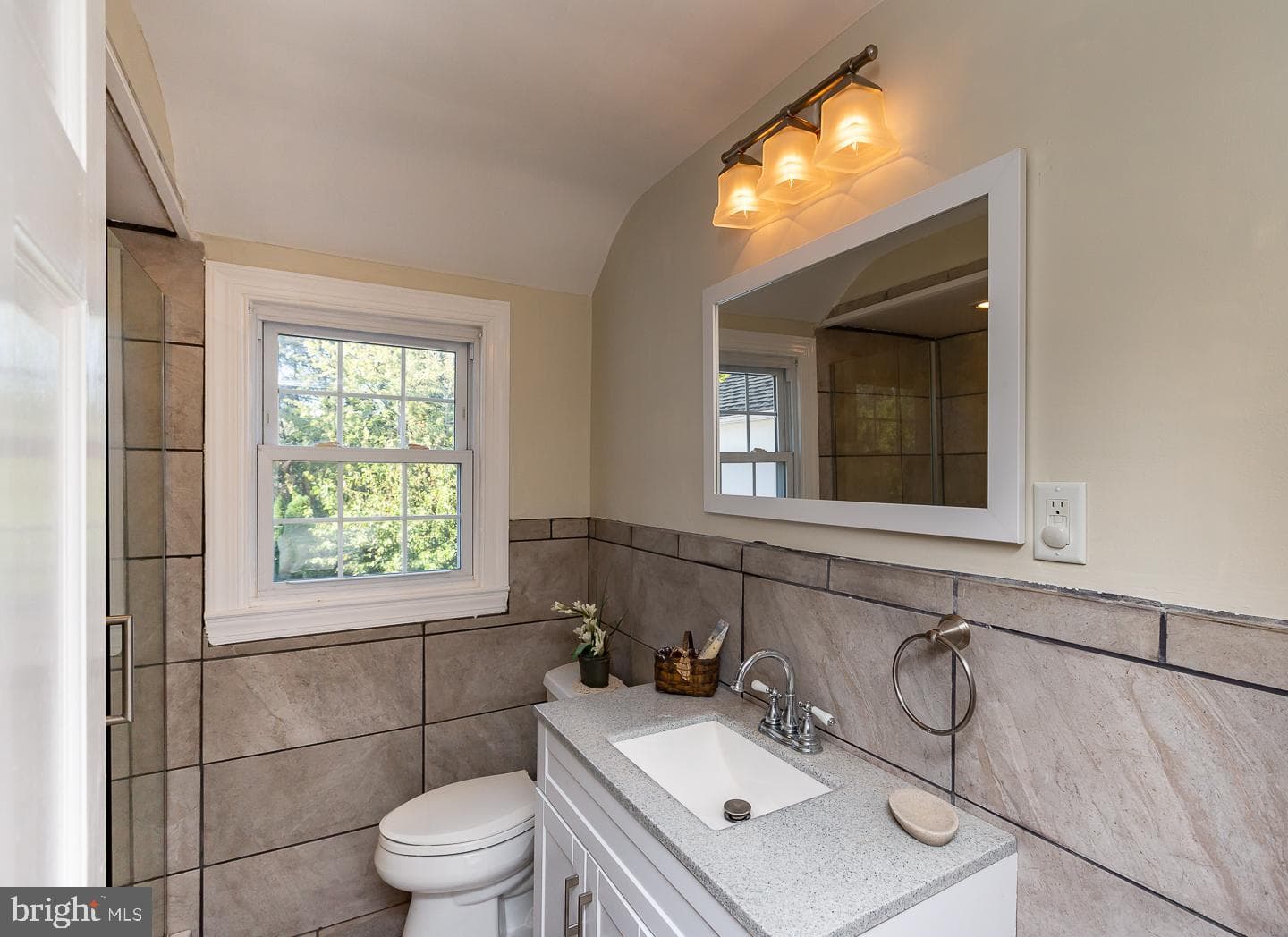 6 N Lexington Avenue photo 21