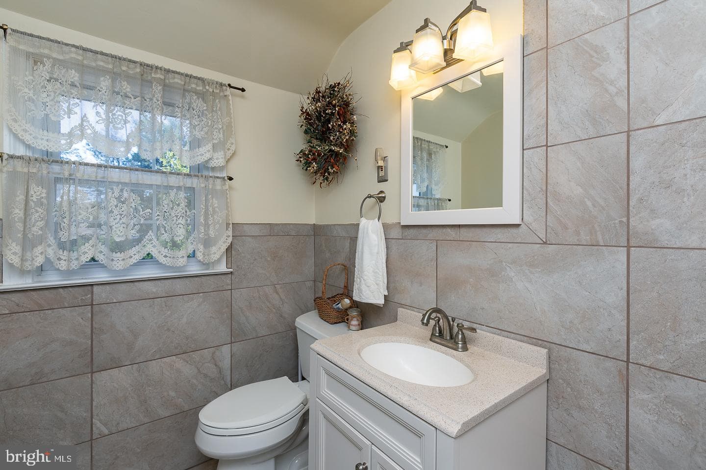 6 N Lexington Avenue photo 23