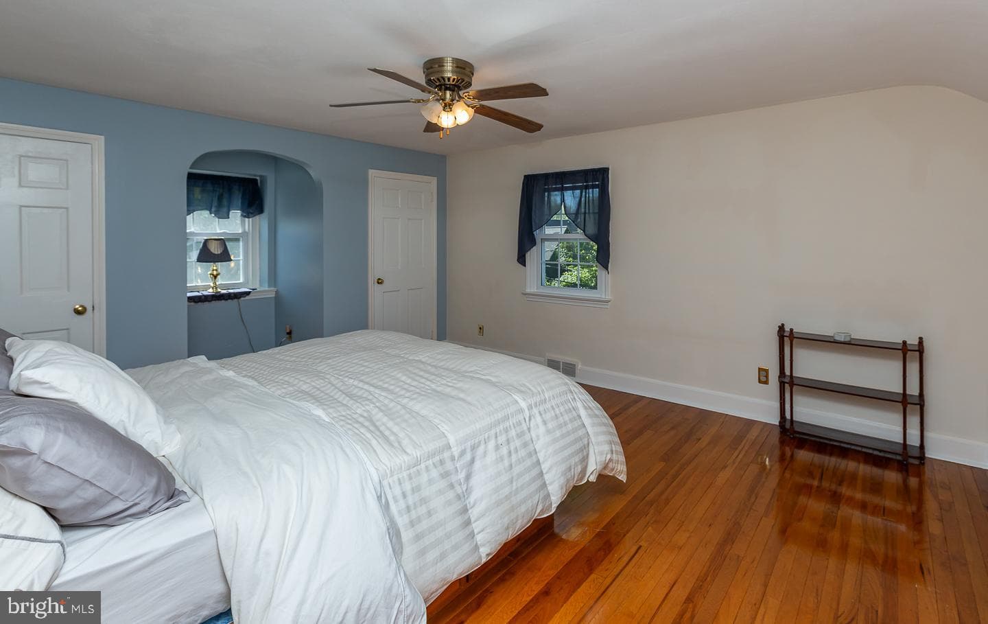 6 N Lexington Avenue photo 25
