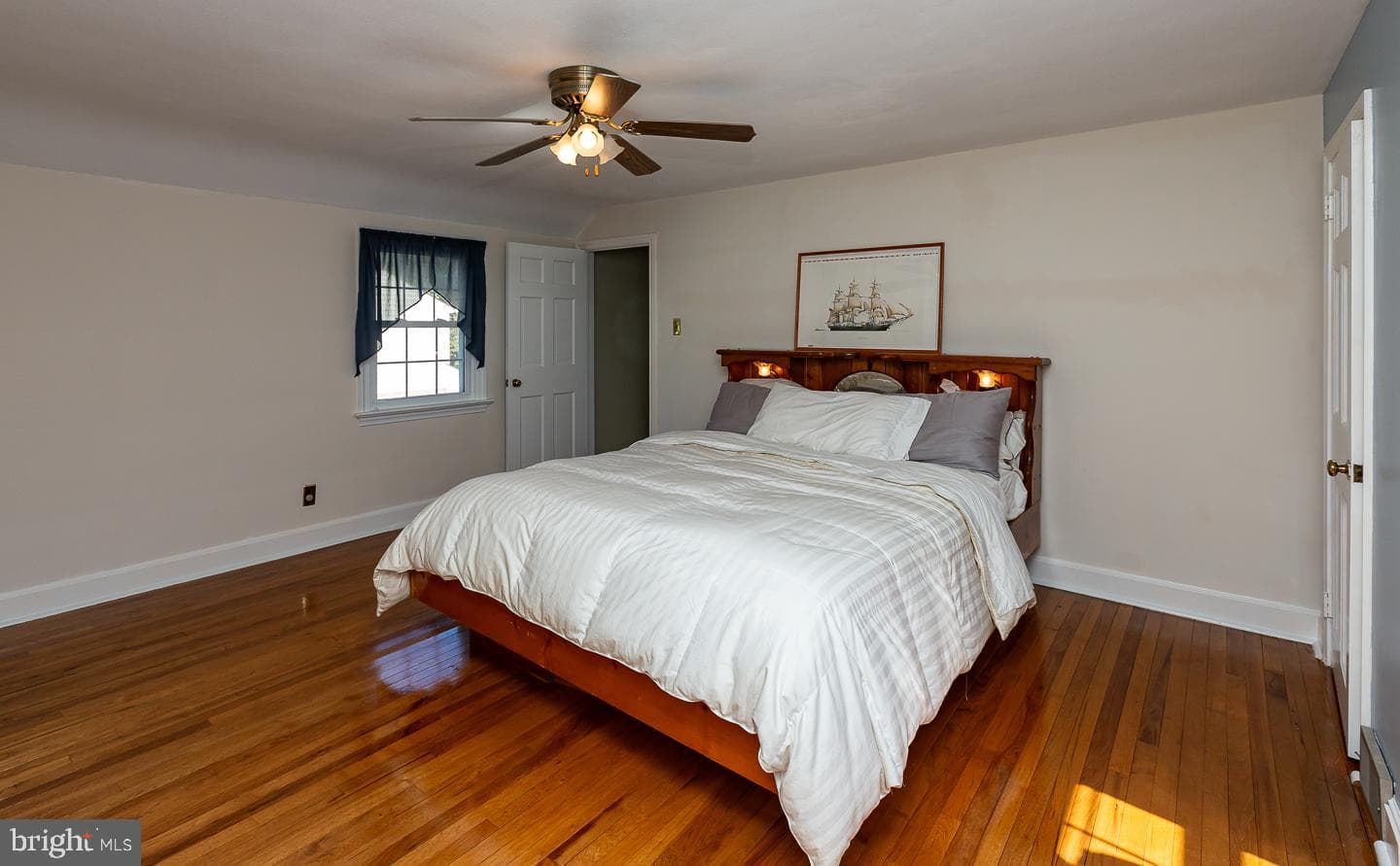 6 N Lexington Avenue photo 26