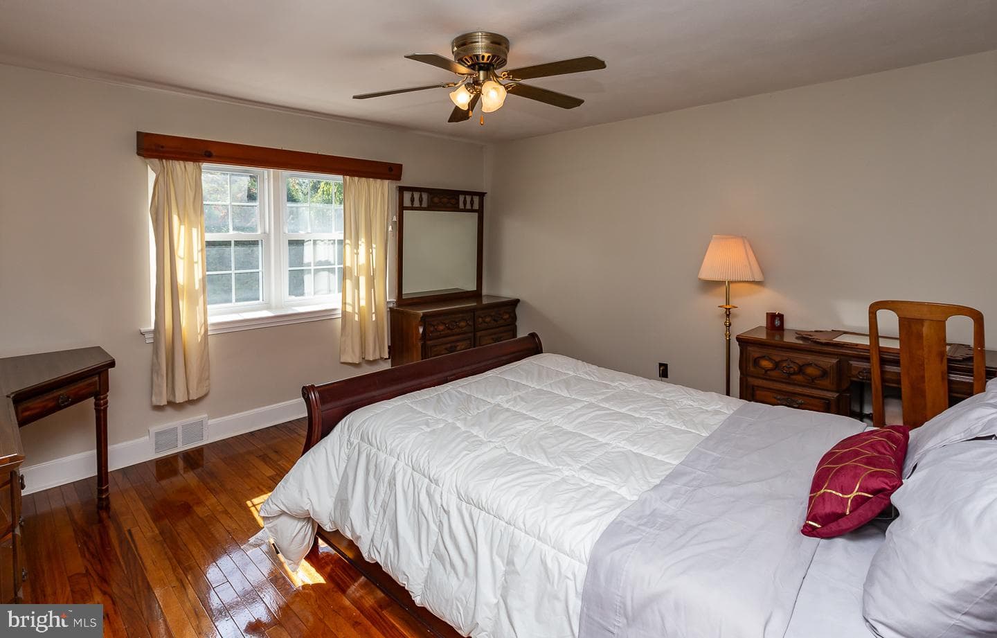 6 N Lexington Avenue photo 27