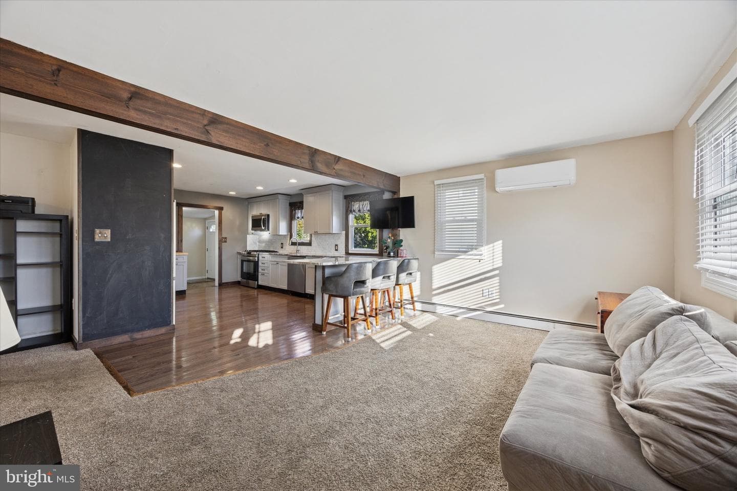 212 Charles Avenue photo 3