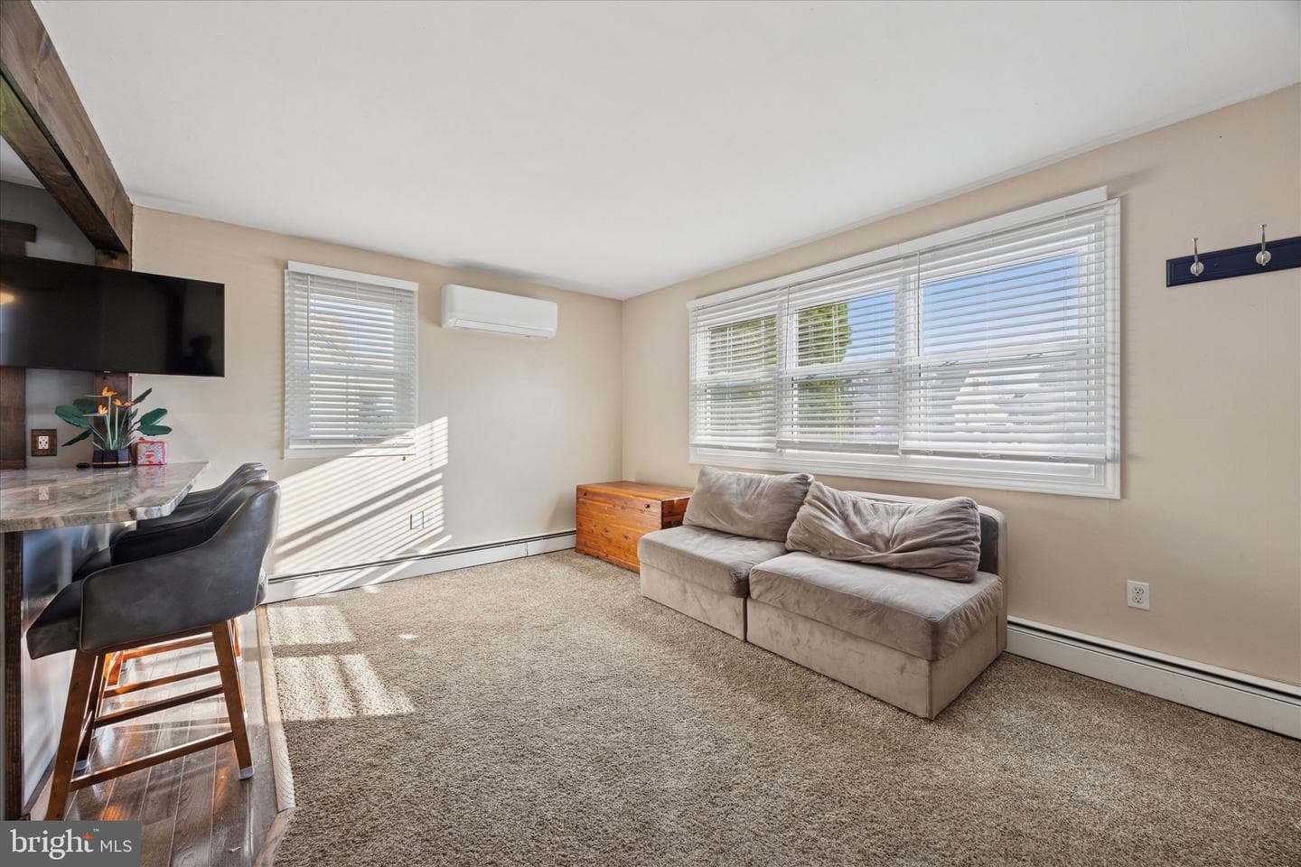 212 Charles Avenue photo 4