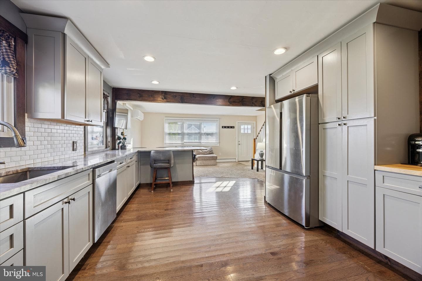 212 Charles Avenue photo 7