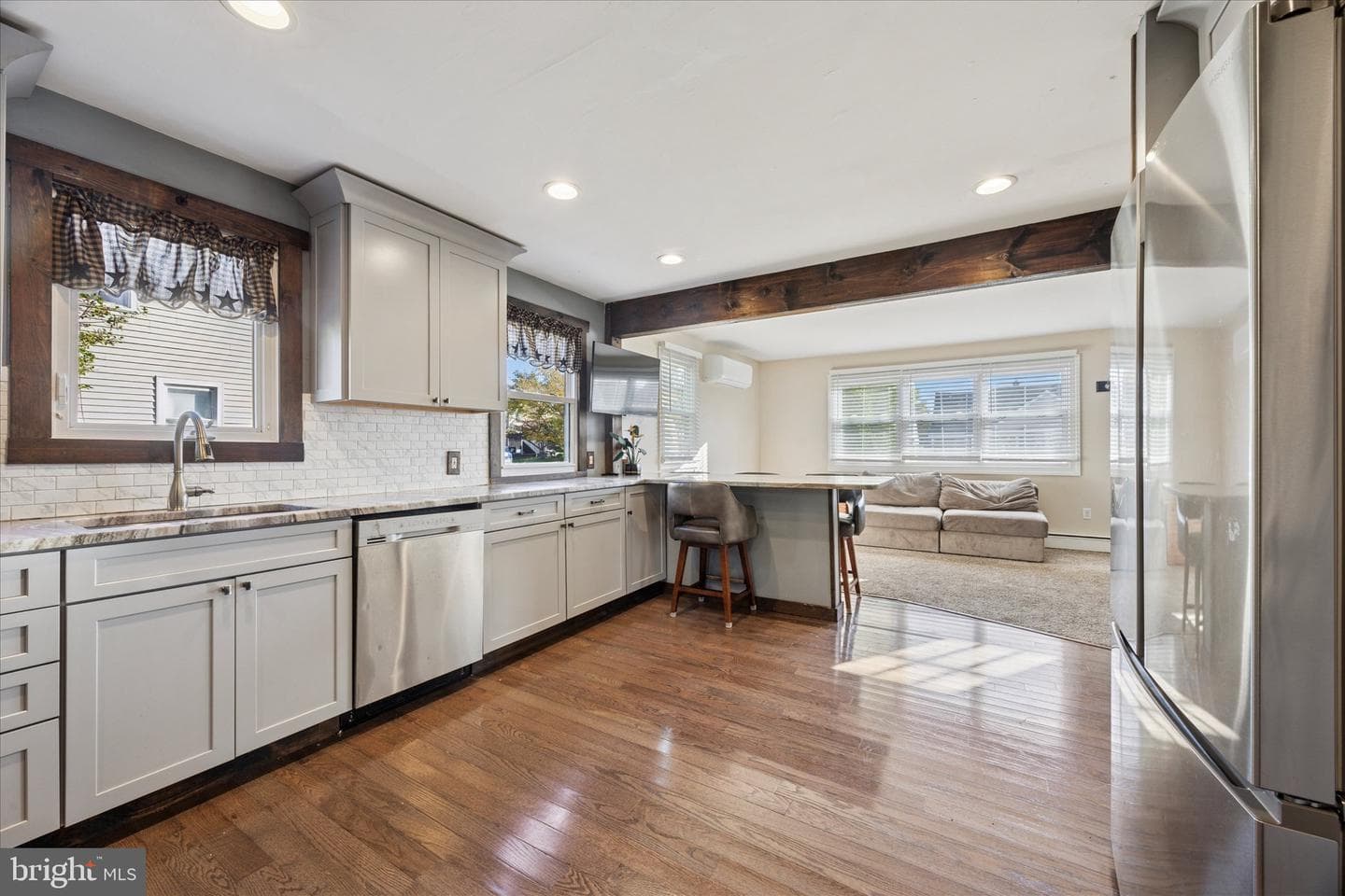 212 Charles Avenue photo 8