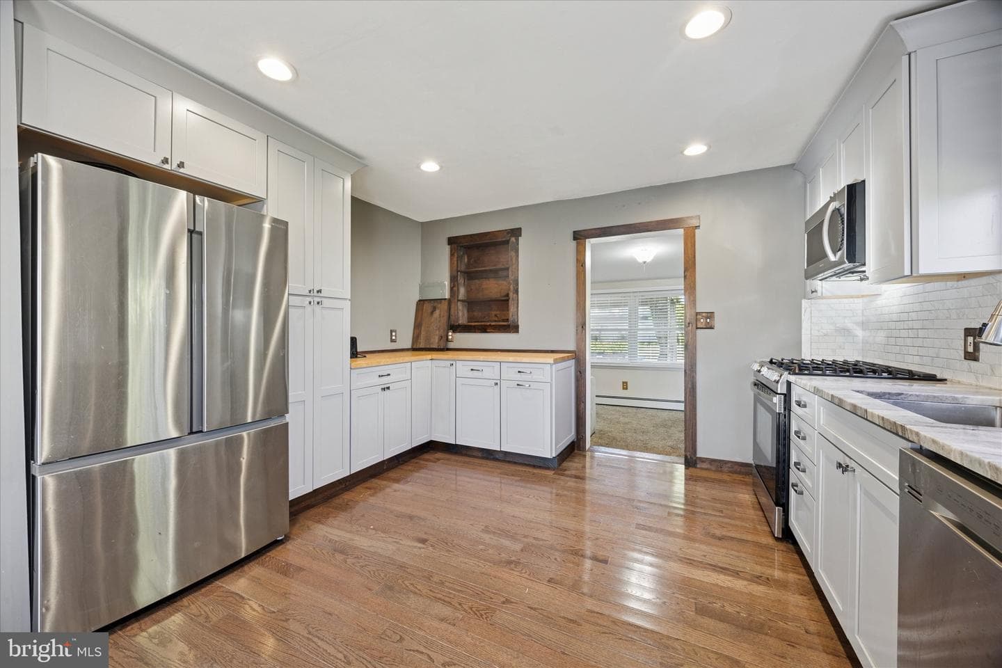 212 Charles Avenue photo 9