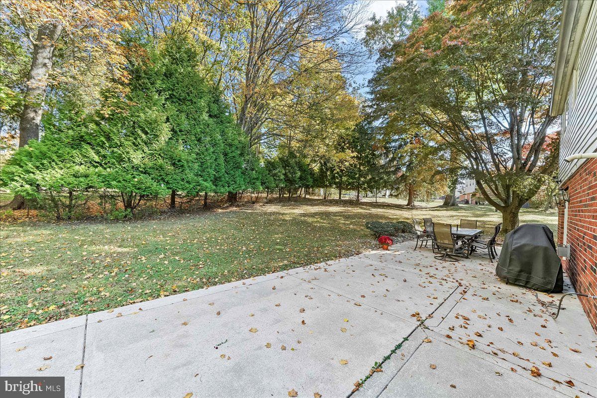 809 Ellis Avenue photo 30