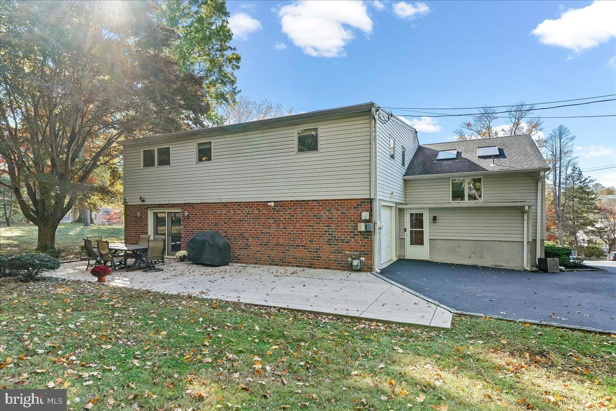 809 Ellis Avenue photo 31