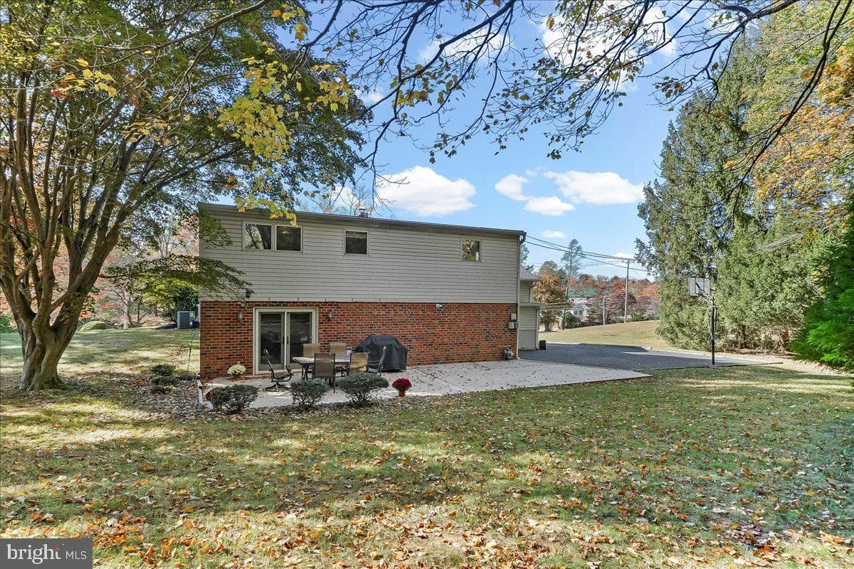 809 Ellis Avenue photo 32