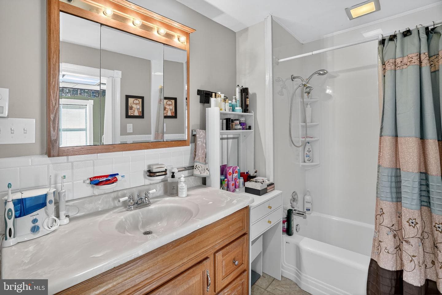 606 Seneca Avenue photo 22