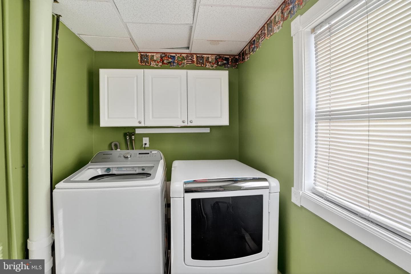 606 Seneca Avenue photo 26