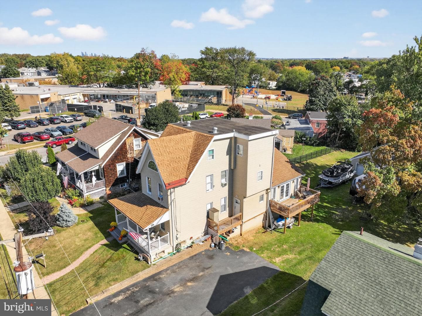 606 Seneca Avenue photo 41