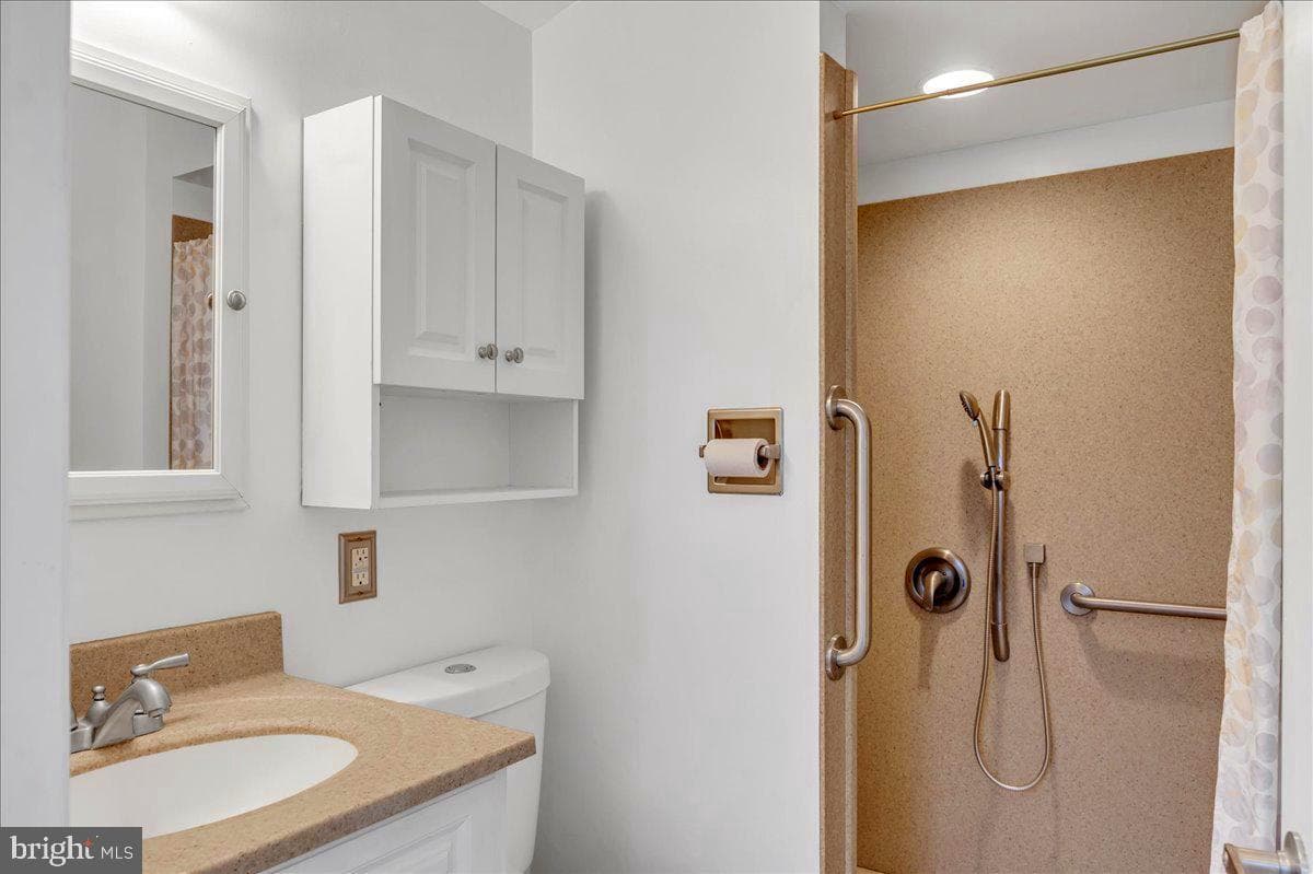 208 8th Street photo 13