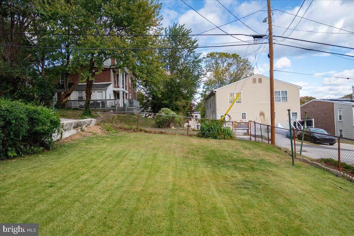 208 8th Street photo 24