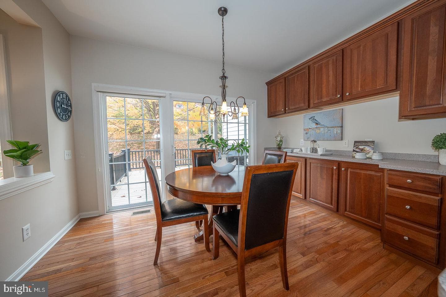 510 Guinevere Drive photo 14