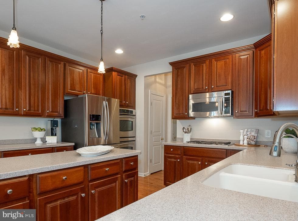 510 Guinevere Drive photo 17