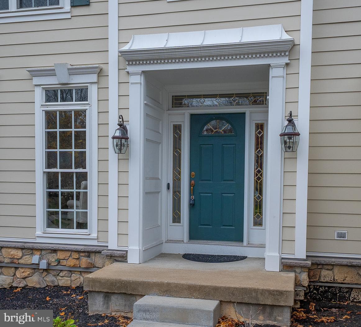 510 Guinevere Drive photo 2