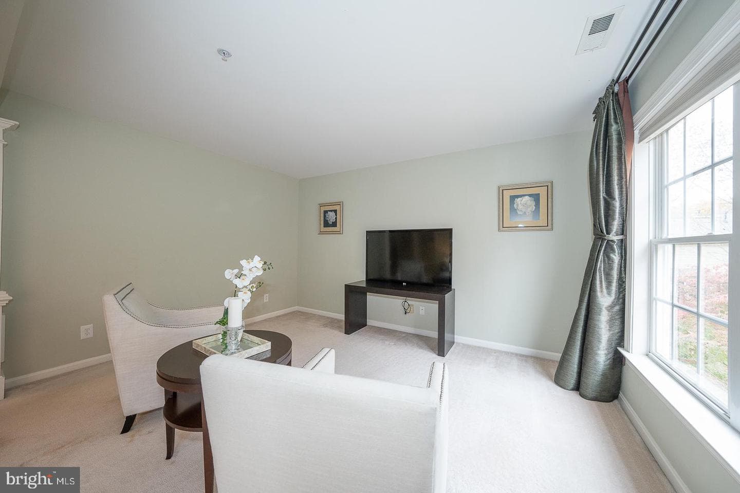 510 Guinevere Drive photo 32