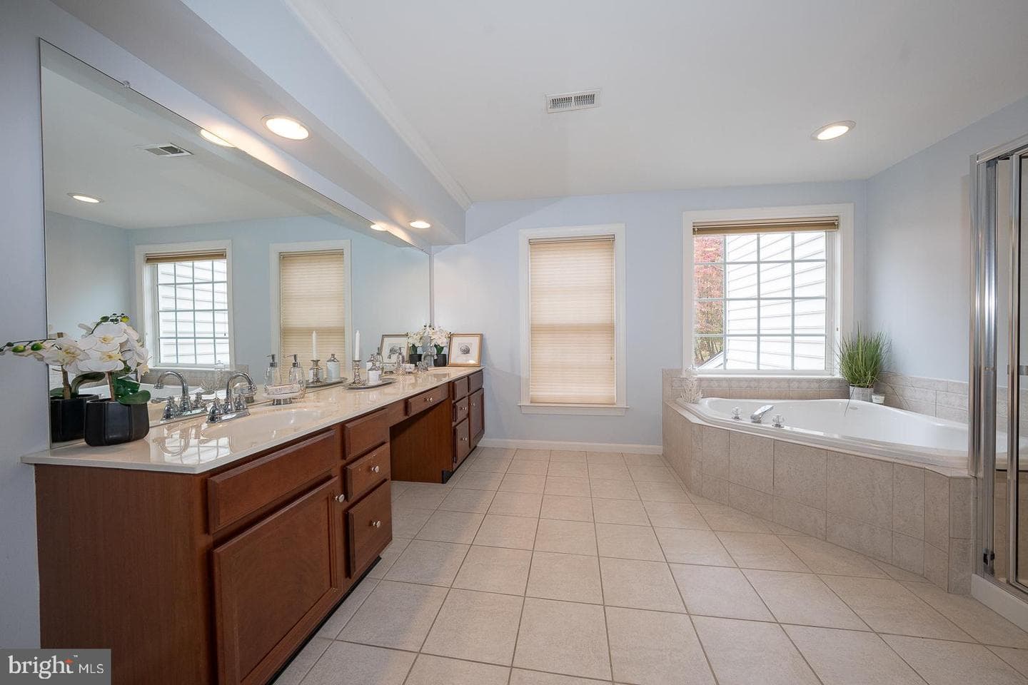 510 Guinevere Drive photo 35